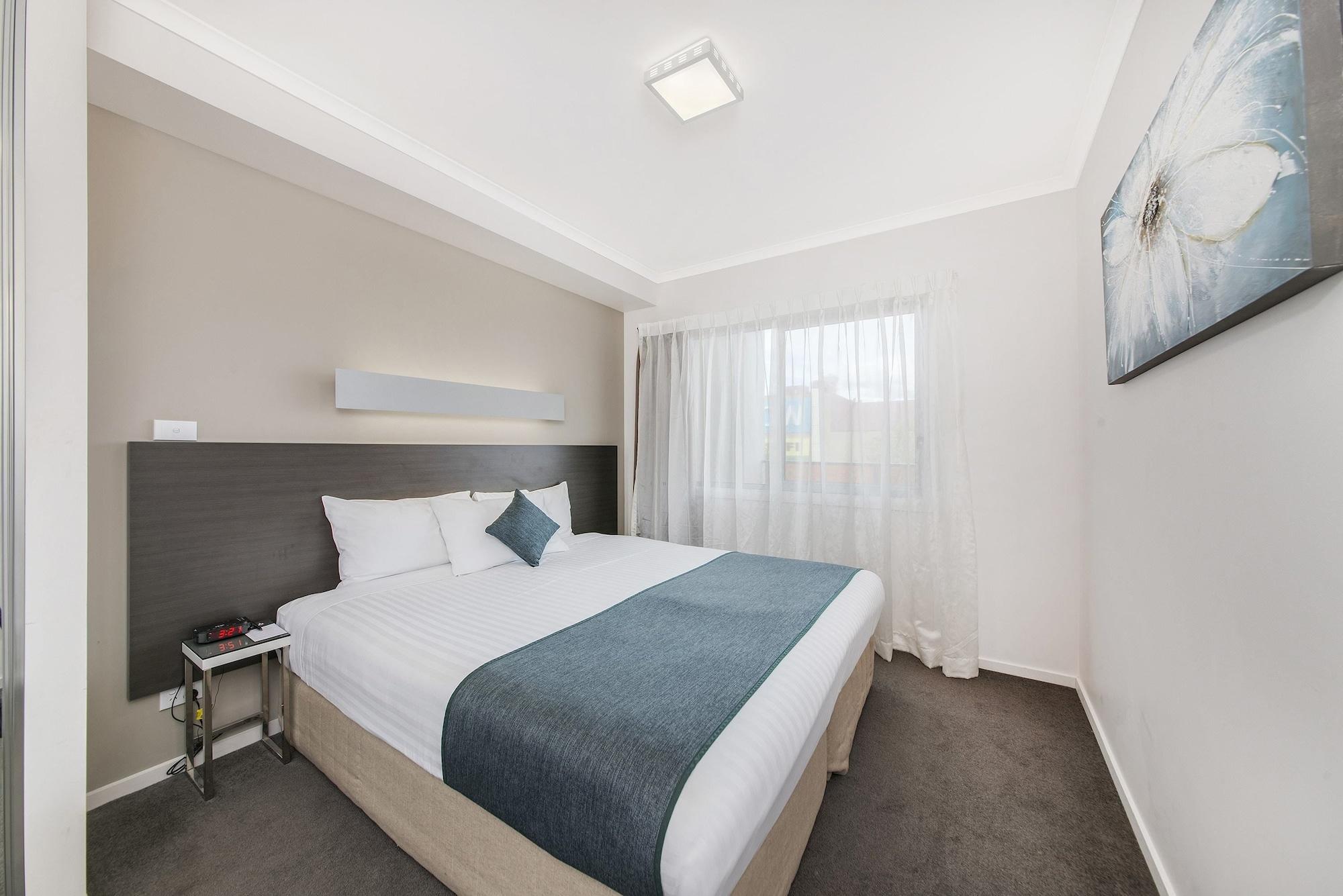 Abode Tuggeranong Aparthotel Canberra Exterior photo