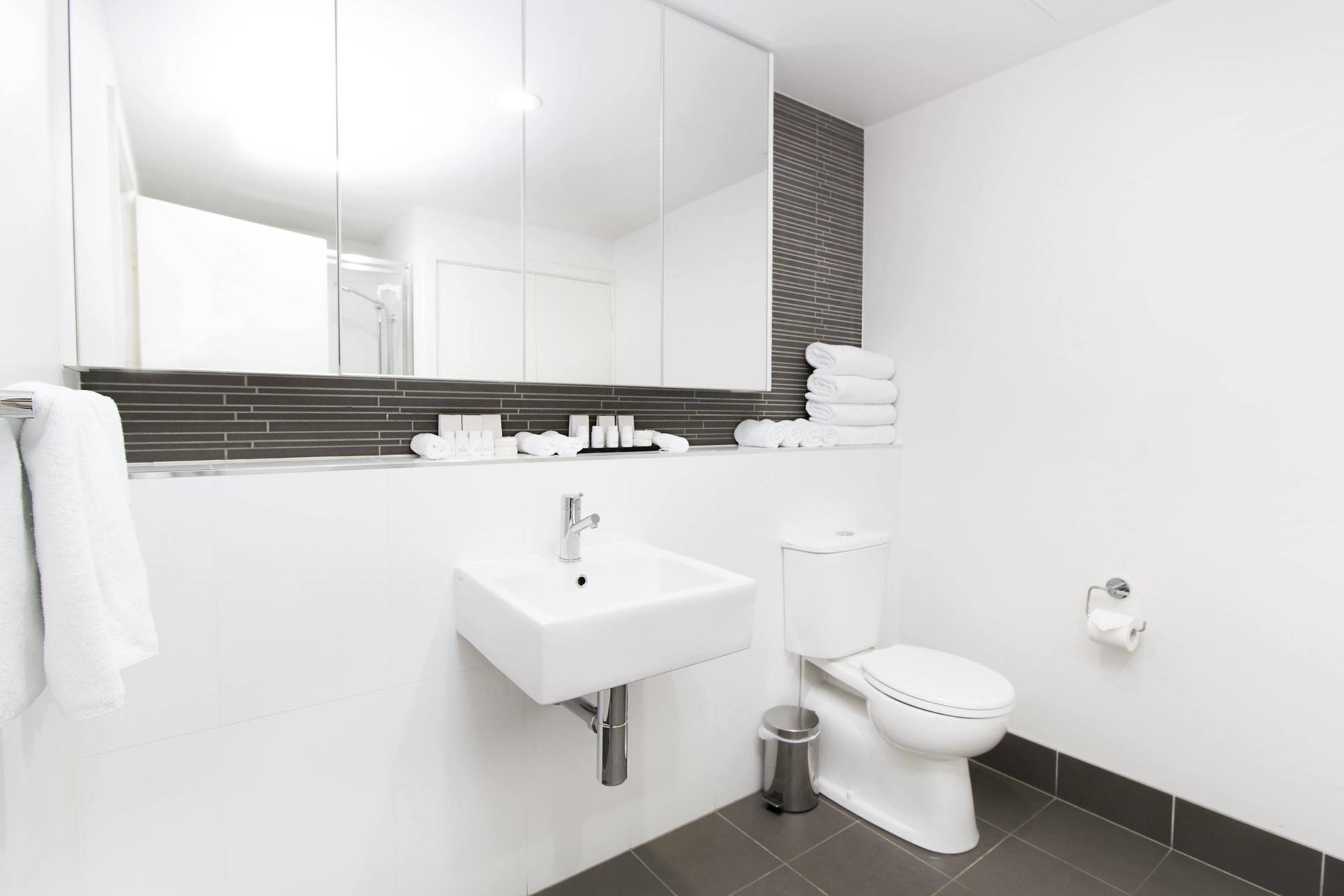 Abode Tuggeranong Aparthotel Canberra Exterior photo