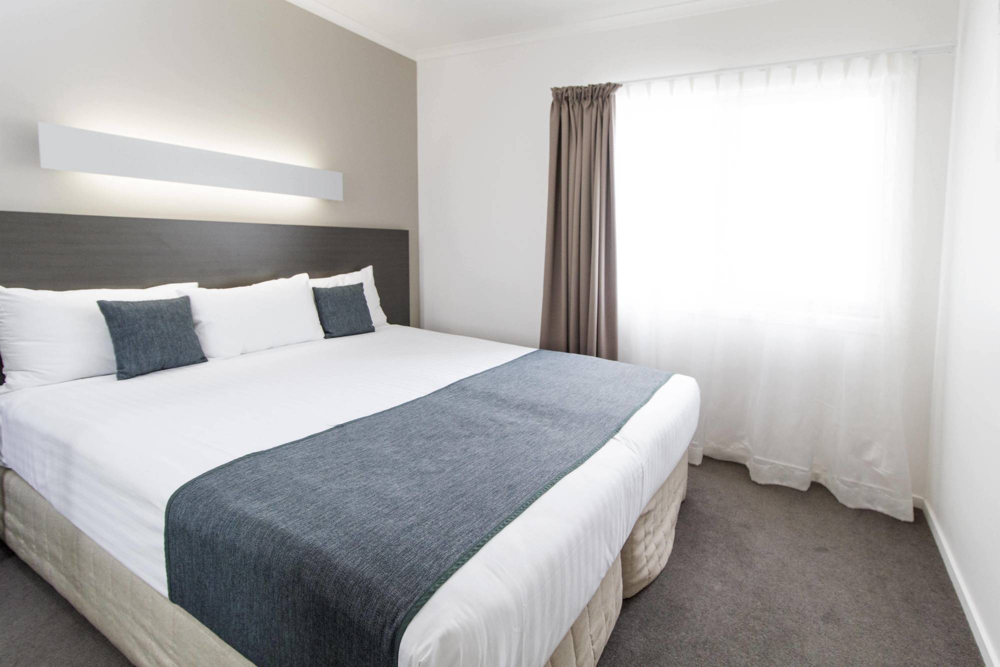 Abode Tuggeranong Aparthotel Canberra Exterior photo