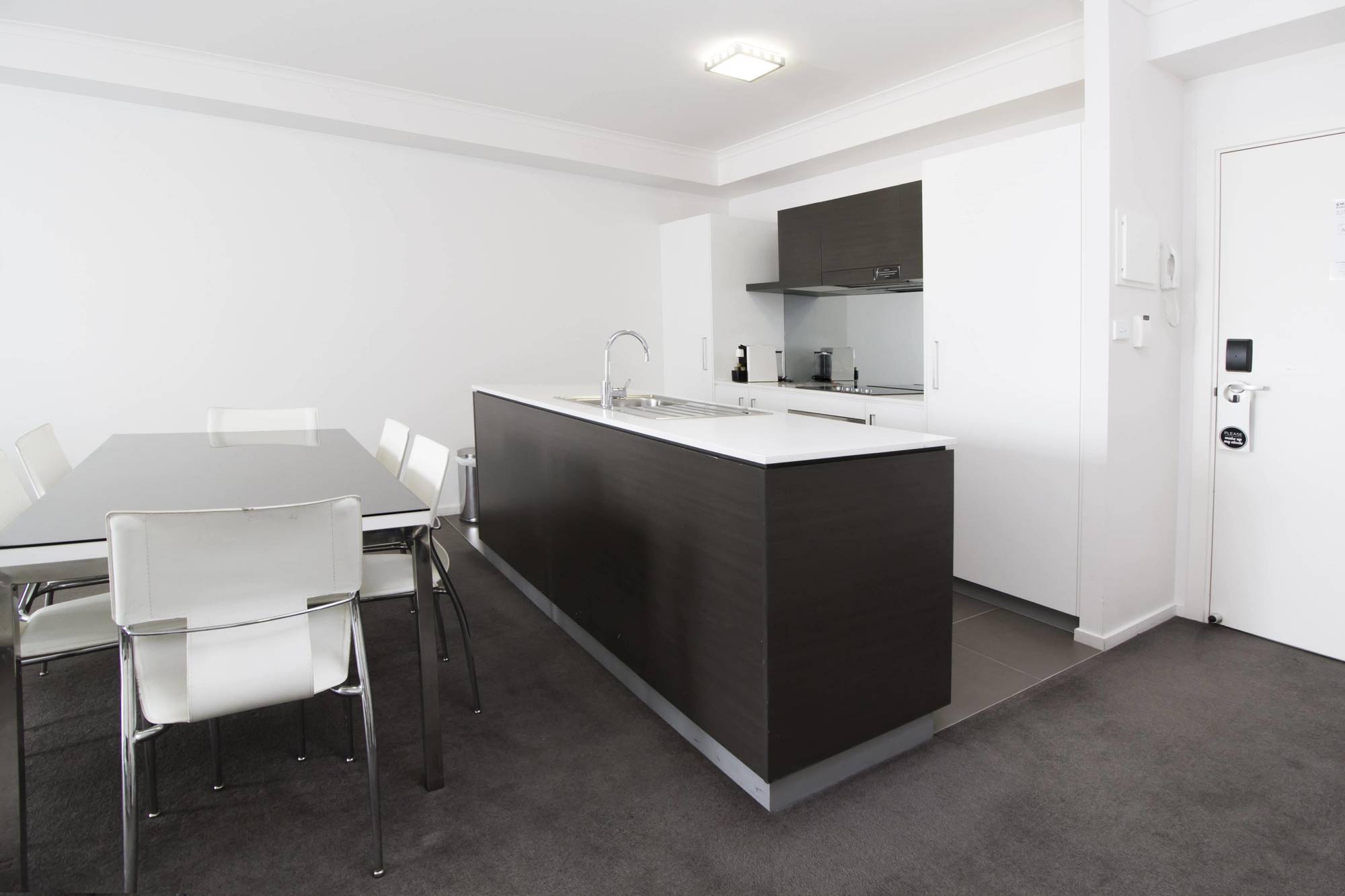 Abode Tuggeranong Aparthotel Canberra Exterior photo