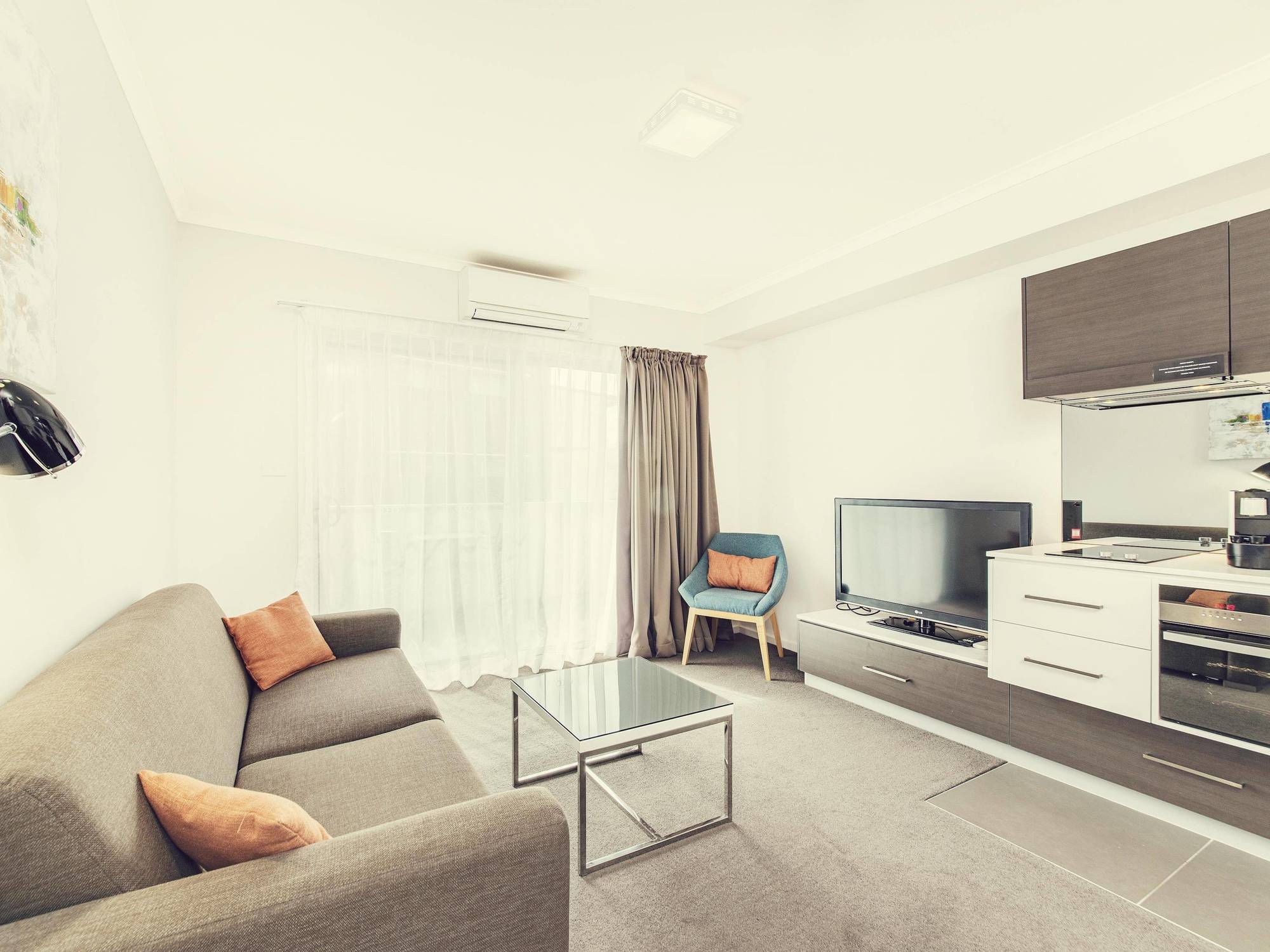 Abode Tuggeranong Aparthotel Canberra Exterior photo